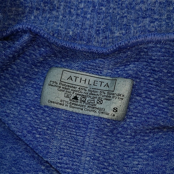 Long sleeve half-zip athletica top w/ thumb holes - Picture 6 of 8